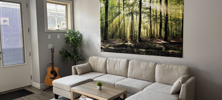 Nature Home Near Downtown and 17th Avenue Hotels in Calgary