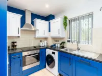 2 Bedroom 1 Bathroom with 4 Beds and Parking Hotels near Bishop's House