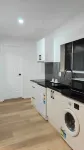 Modern Holland Park Unit with Easy City Access - جديد