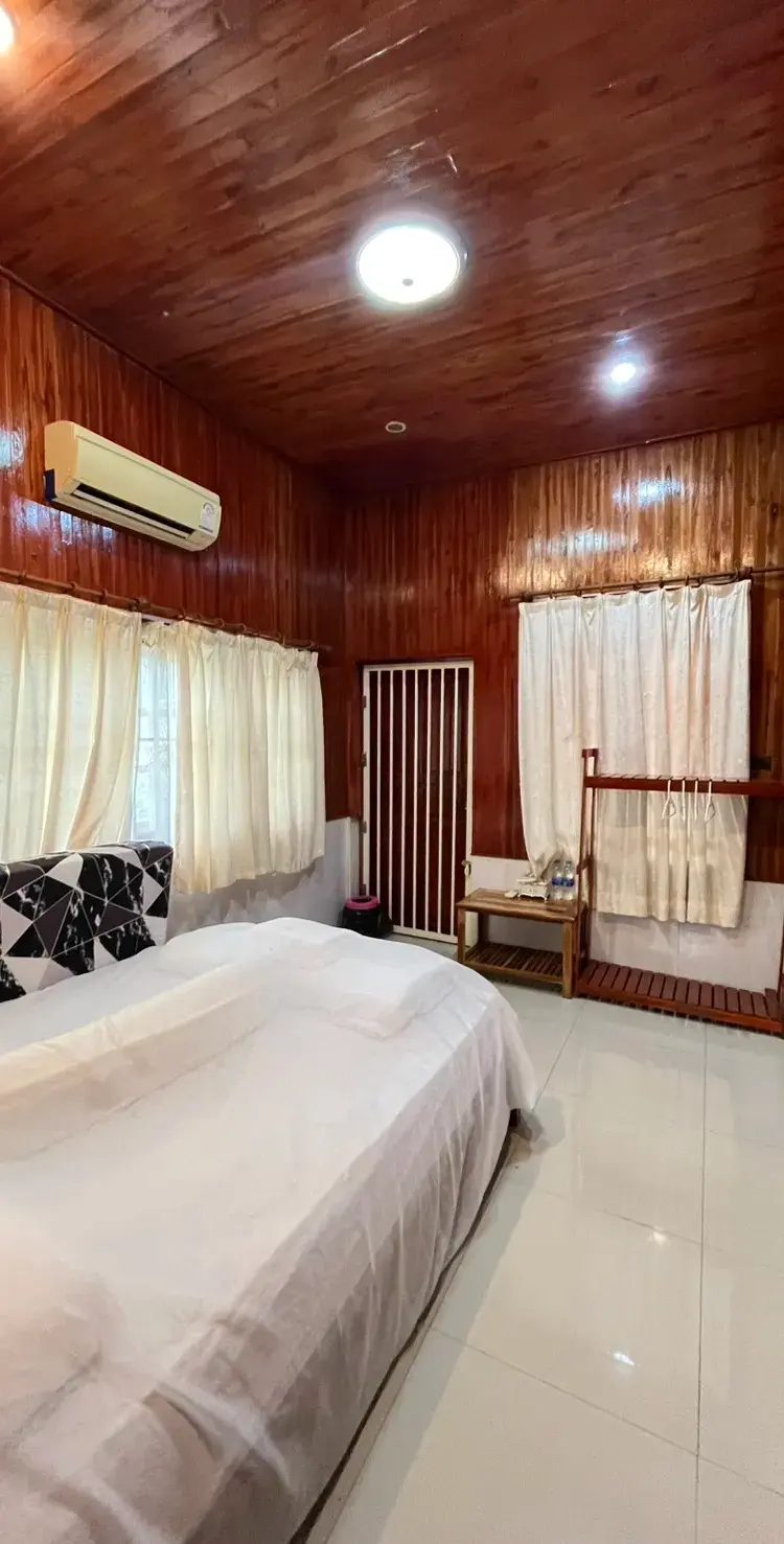 บ้านเฟื่องฟ้า (เรื่อนไม้ วิลล่า โฮมสเตย์)