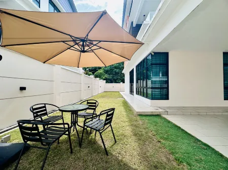 Luxury Queen Villa 2Min Walk to Beach & Night Market Netflix 20pax