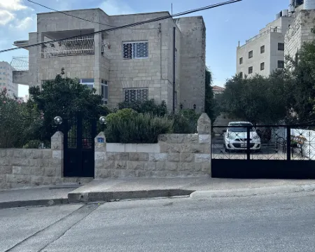 olive tree hostel ラマッラのホテル