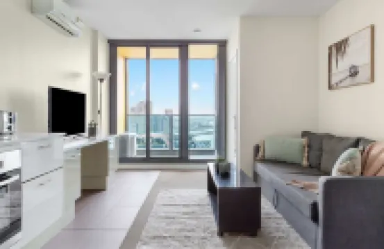 Southern Cross Gem: Modern Home with Harbour Views