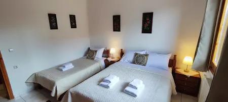 Theofania's Marble House Meteora Отели рядом с достопримечательностью «Монастырь Святой Троицы»