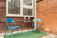 Unique 1 Bed house with Private Parking