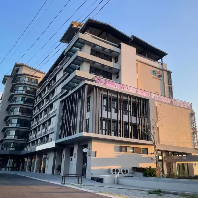 Golden W Hotel Hotels near محطة شالو