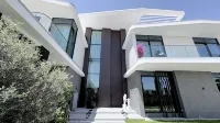 6BR Lamborghini Luxury Villa | Cinema, Spa & Pool -  Ferienhäuser