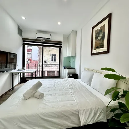 Hanoi IRIS Homestay - 34 Nguyen Hong Отели рядом с достопримечательностью «Перекресток Со»