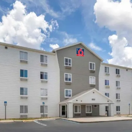 Motel 6 Suites Fort Myers FL