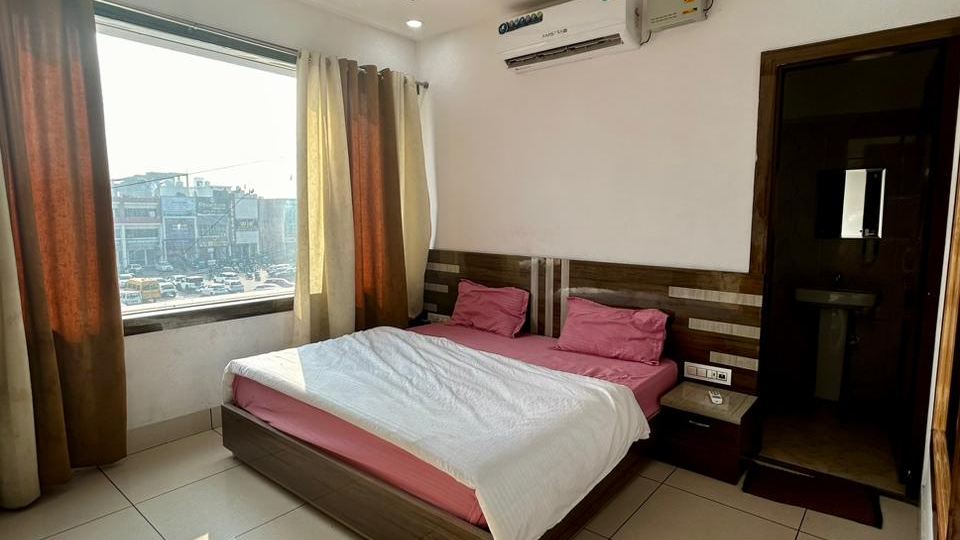 Laksh hotel,Proprietor Dilbag
