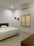 Omah Bagio Guest House By Sewain - parking