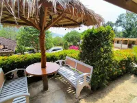 Sunrise Sea Hill Cottages Hotel dekat Bandar Udara Dewandaru