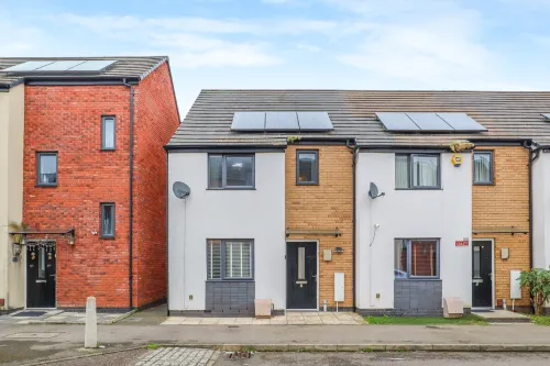 Fast Wi-Fi | Free Parking | 10 Mins to City Centre