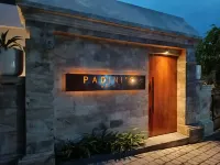 Padinis Villa & Coffee Hotels in Gianyar