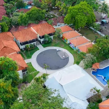 K's Beach Resort Отели рядом с достопримечательностью «Пляж Ловина»