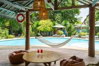 The Shark's Tail Dive Resort - Resorts