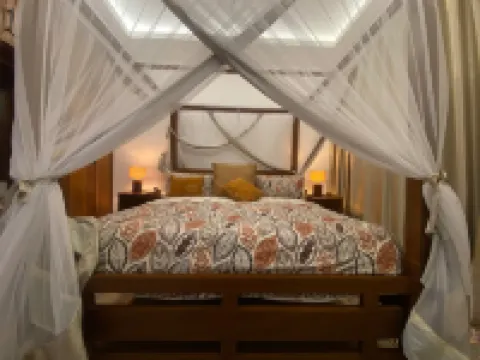 Luxurious 1bedhideaway with pool, AC &beach access Hotels in 