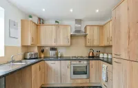 Exclusive 1 Bedroom Flat with car parking!