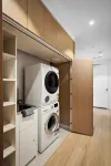 Sky One Box Hill, 3BR with Pool, Sauna & Parking
