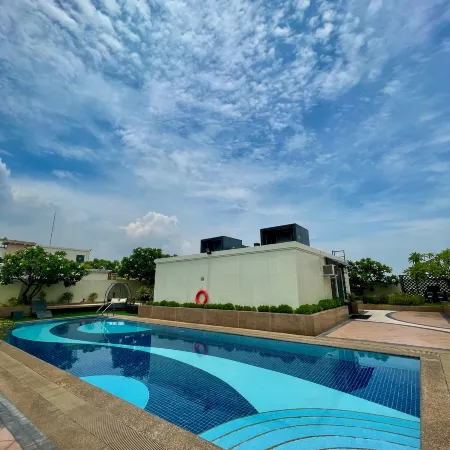 Cozy BGC Venice Grand Canal Staycation