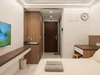 Elegant and Stylish Studio @Sky House BSD Hotels in Pagedangan