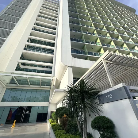 E's Bliss Utopia Beach View @ Azure Urban Resort