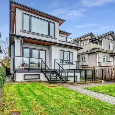 Modern 2BR 2BA by UBC | AC, Prkg, Transit, Pvt Ent Отели рядом с достопримечательностью «Пляж Испанские Банки»