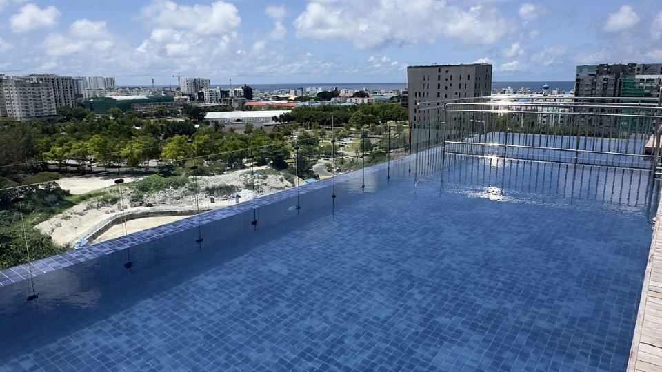 Luxury Rooms with Pool & Gym / 10mins from Airport