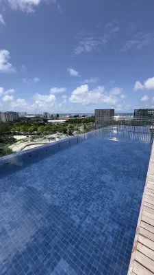 Luxury Rooms with Pool & Gym / 10mins from Airport - Condos