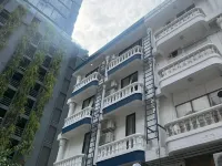 Yen Hostel & Smoothies Silom Hotels near MahaNakhon