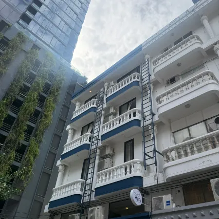 Yen Hostel & Smoothies Silom