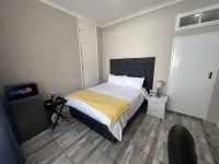 Sparrows Guest House Lambton - parking