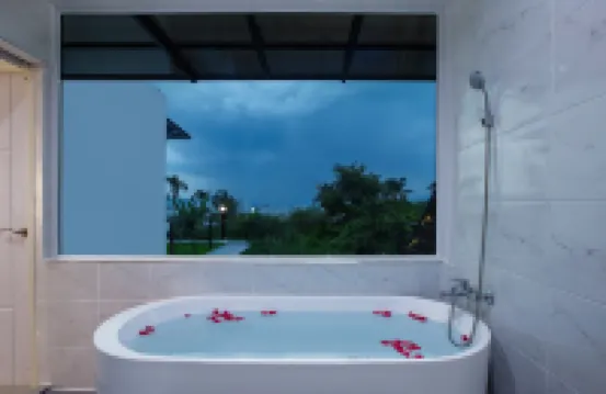 นาริยา เบย์ฟร้อนท์ ภูเก็ต