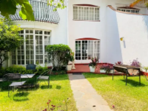 Luxurious Messe Luxe 4-bed Apartment CBD Hotels in 