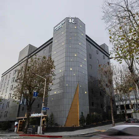 Guwol Hotel Rondo Отели рядом с достопримечательностью «Спортивный Комплекс Инчхон Мунхак»