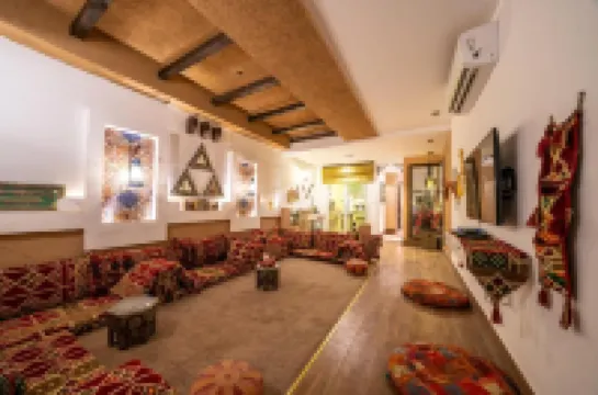 Darent Luxury Three Bedroom Apt Al Yasmin