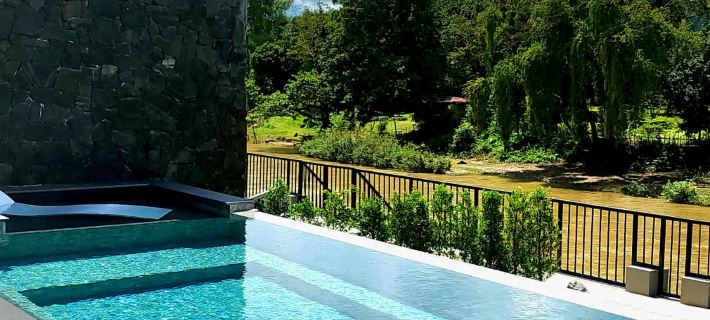 Song View Pool Villa Hotels in Vang Vieng