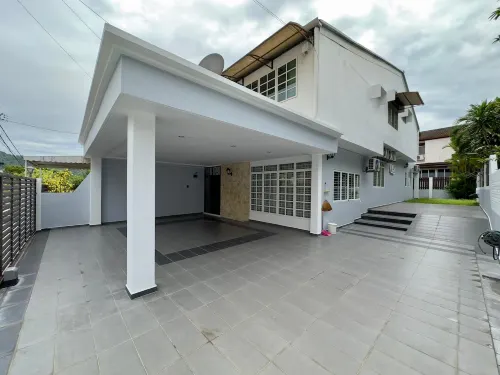 Landed House Gelugor 5BR 3B-20pax by 3C