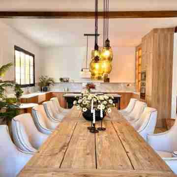 AL JUNAIDI FARM BY BRIDGE RETREATS Dining/Meeting Rooms