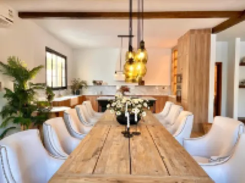 AL JUNAIDI FARM BY BRIDGE RETREATS