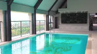 Paxtonz Urban Luxe Walk to Mall Free WiFi and Pool - piscine