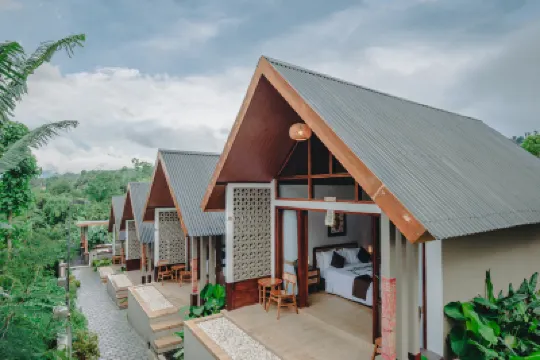 Air ilir Grand Villa 新加拉惹吉吉瀑布（Gitgit Waterfall）附近的飯店