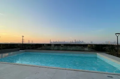 Elite LUX Holiday Homes - Stylish 1BR Apartment in JVT | Cloud Tower JVT 迪拜產業城酒店