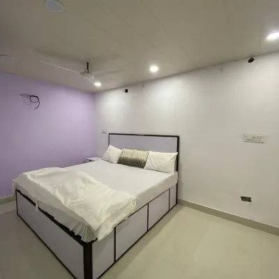 Meenakshi Guest House Hotels near Dashashwamedh Ghat