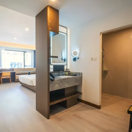 HU BEACH VUNG TAU HOTEL Отели рядом с достопримечательностью «Пляж Бэк»