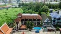 Westkey Patong Hotel - piscina