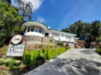 Mountain Lodge Hotel and Restaurant - parking