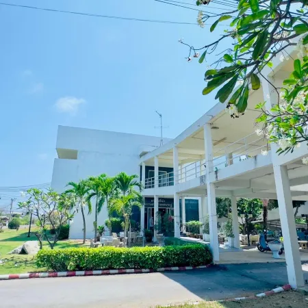 Bang Pu Recreation Center Hotel Samutprakan Отели рядом с достопримечательностью «Ват Асокарам»