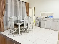 Large Villa 3BR Cieumbuleuit near PVJ & Cihamplas