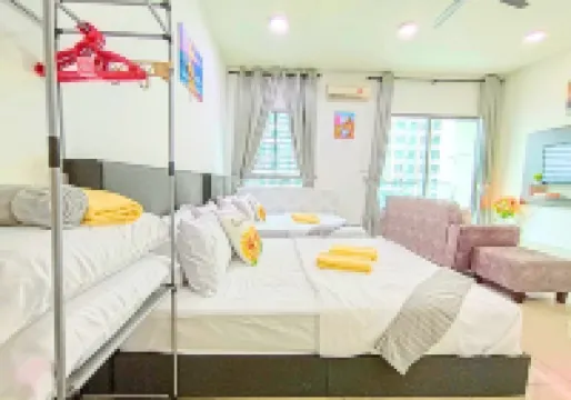 Spacious Cybersquare Ensuite with Pool View #CS8